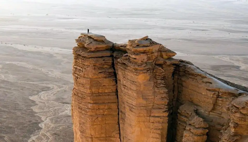 How to Reach the Edge of the World from Riyadh
