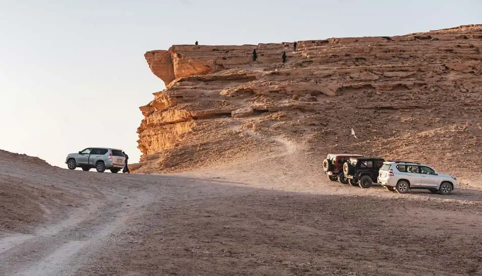 How to Reach the Edge of the World from Riyadh